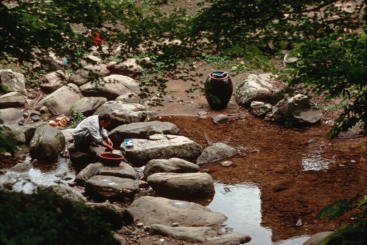 bill-hocker-morning-wash-songgwang-monastery-korea-1977