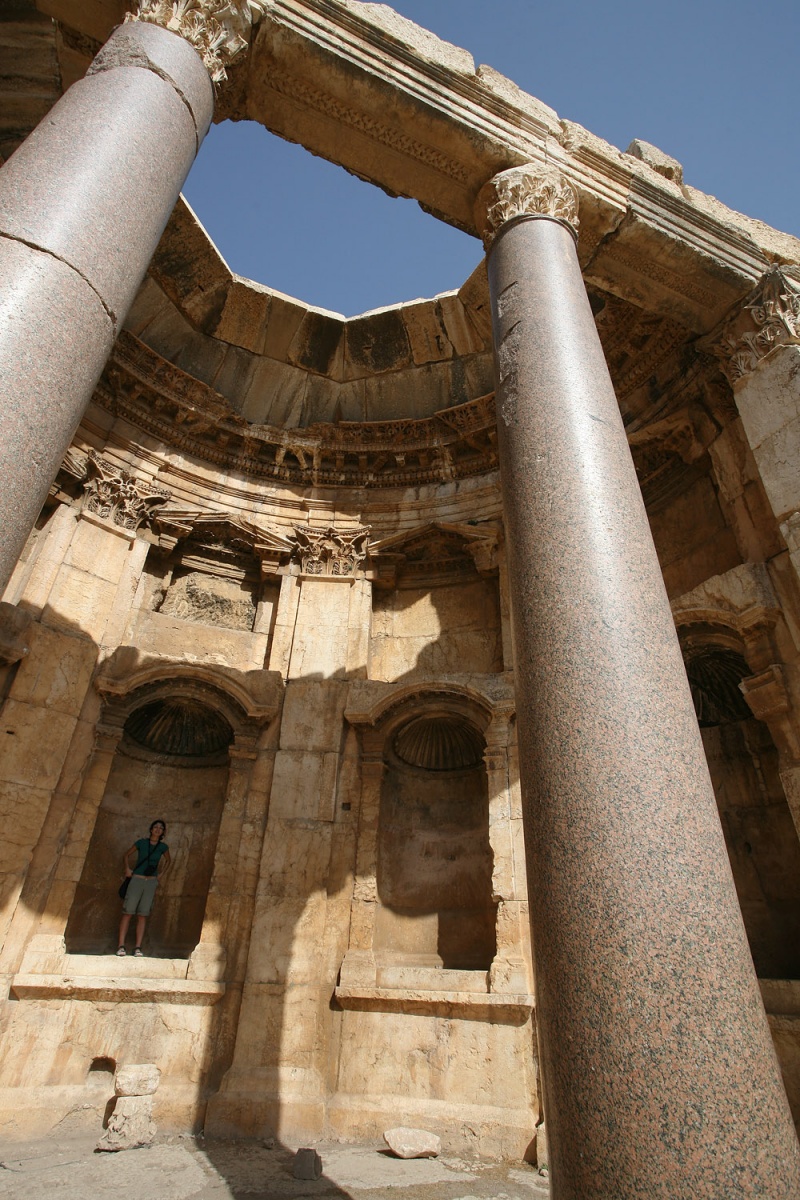 bill-hocker-monolithic-columns-baalbek-lebanon-2008