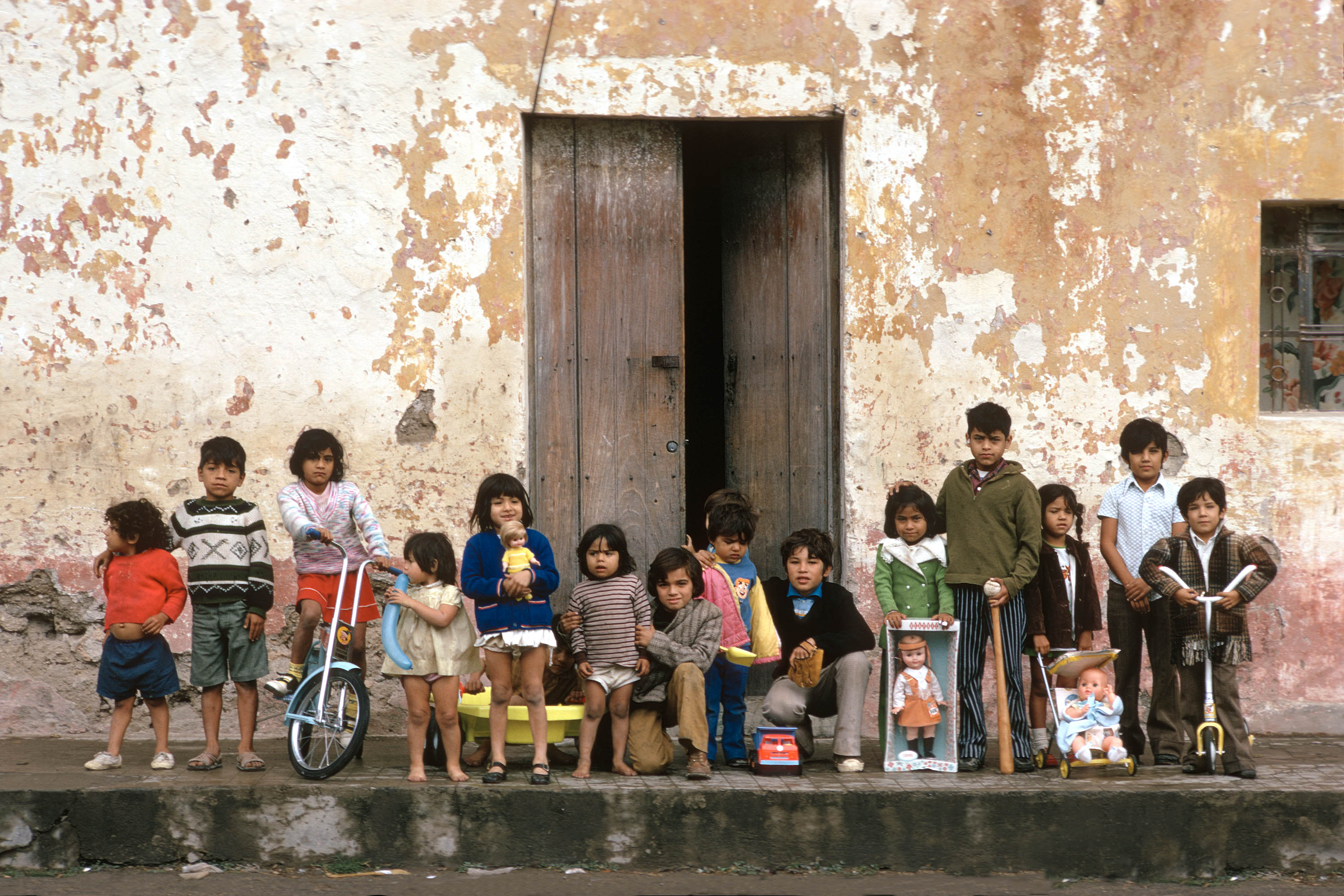 bill-hocker-orphanage-christmas-mexico-1973