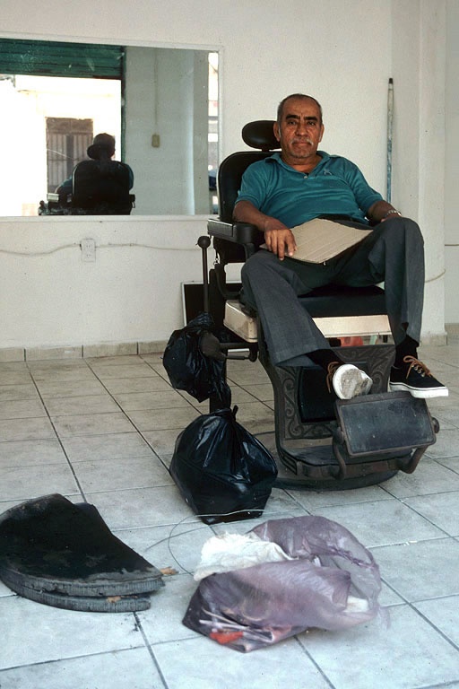 bill-hocker-barber-manzanillo-mexico-2004