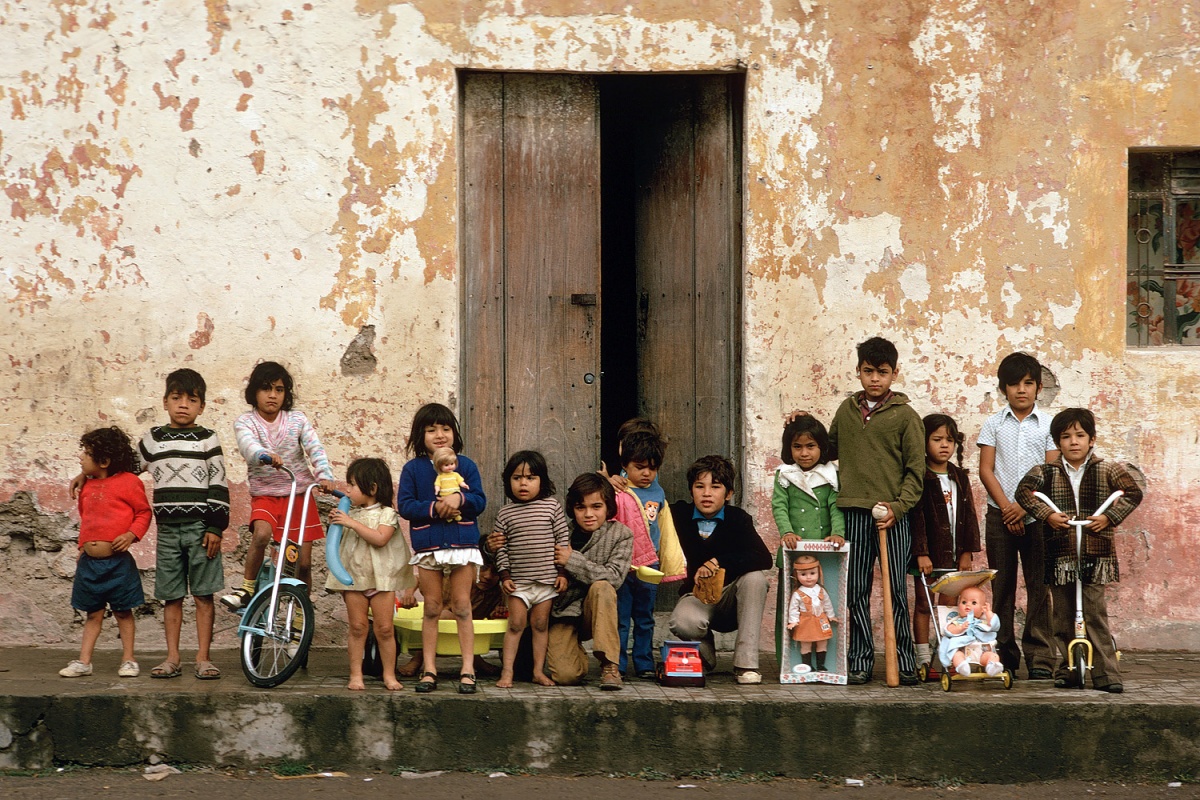 bill-hocker-orphanage-christmas-mexico-1973
