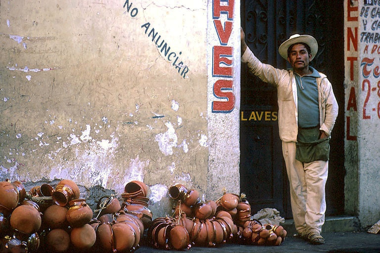 bill-hocker-pot-vendor-mexico-1973