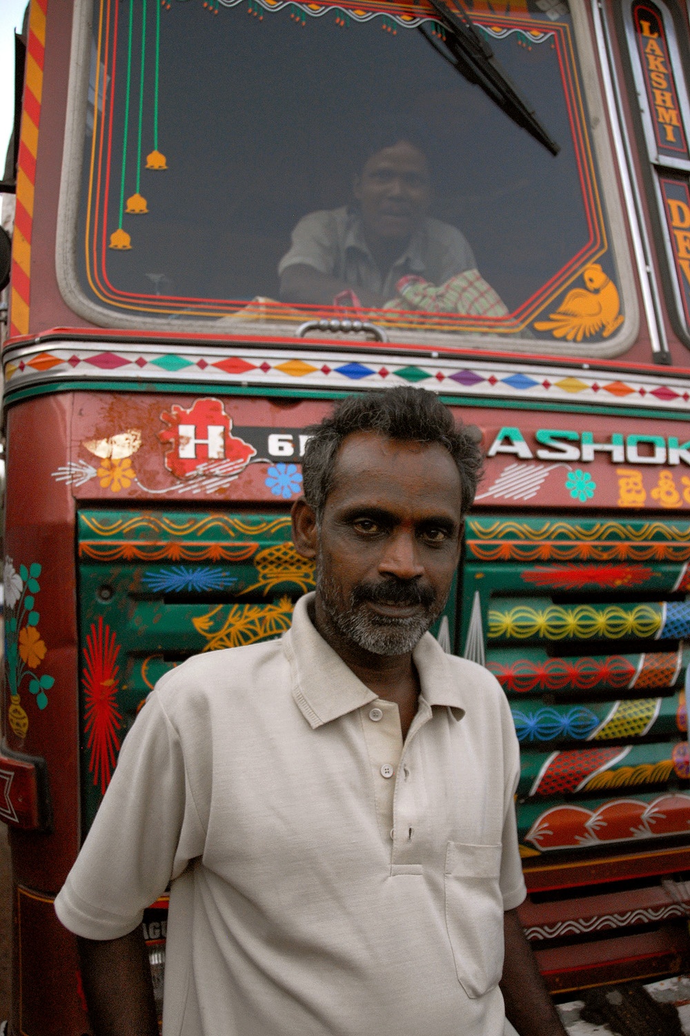bill-hocker-truck-drivers-near-cuttack-india-2007