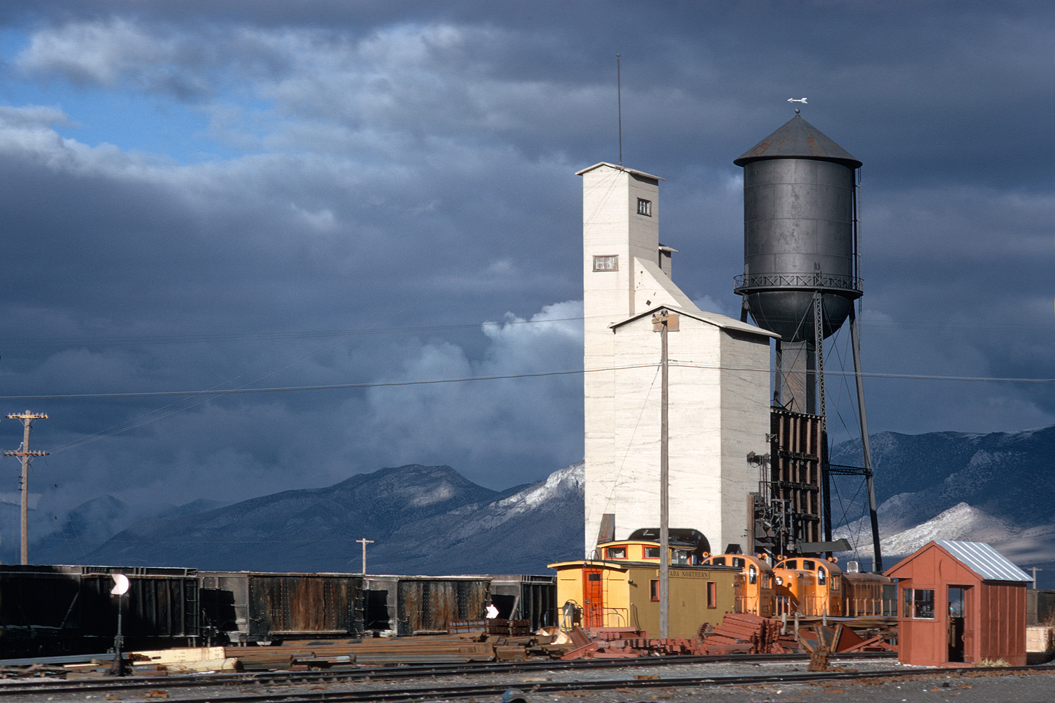bill-hocker-grain-elevator-montana-1972