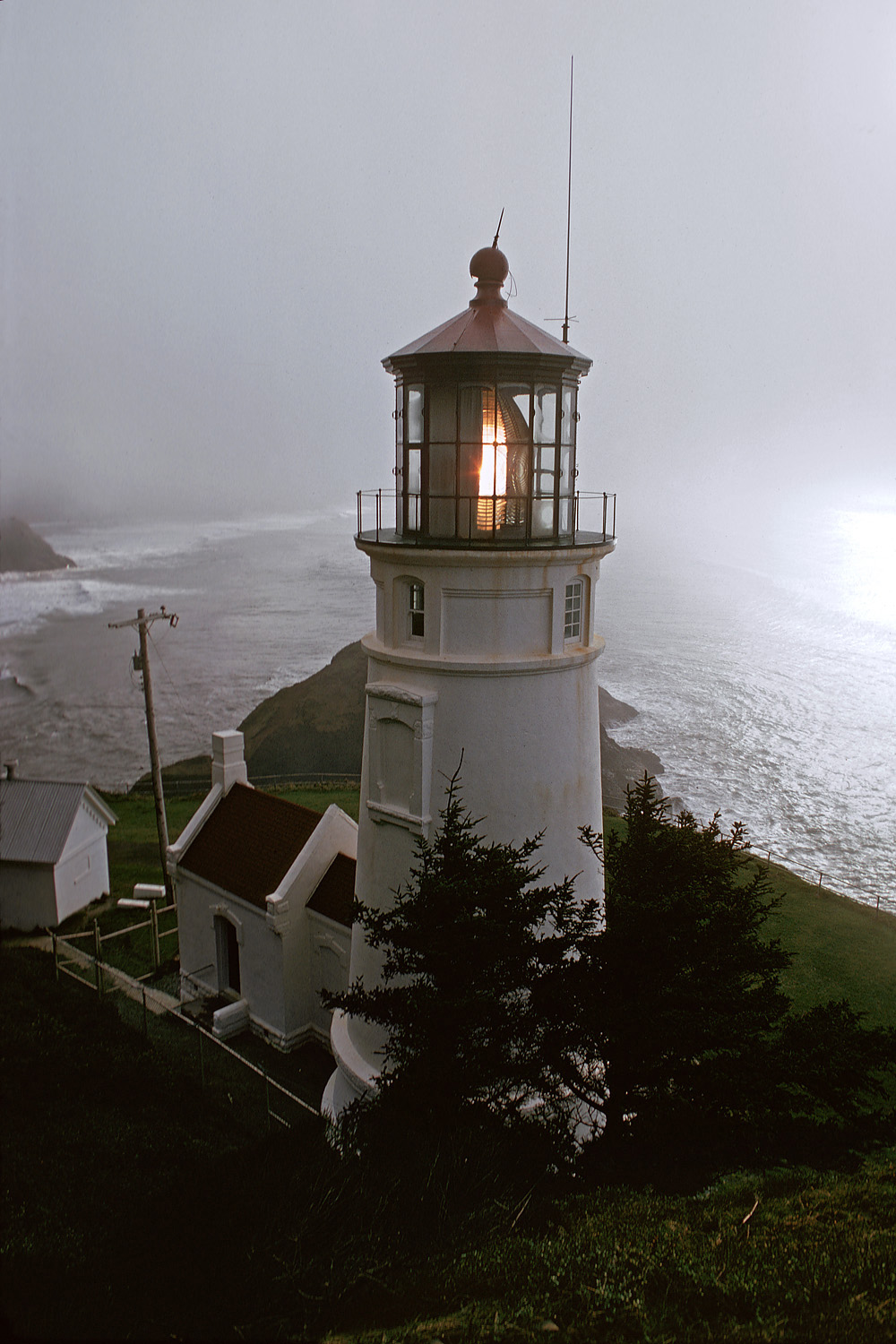 bill-hocker-lighthouse-heceta-head-oregon-1973