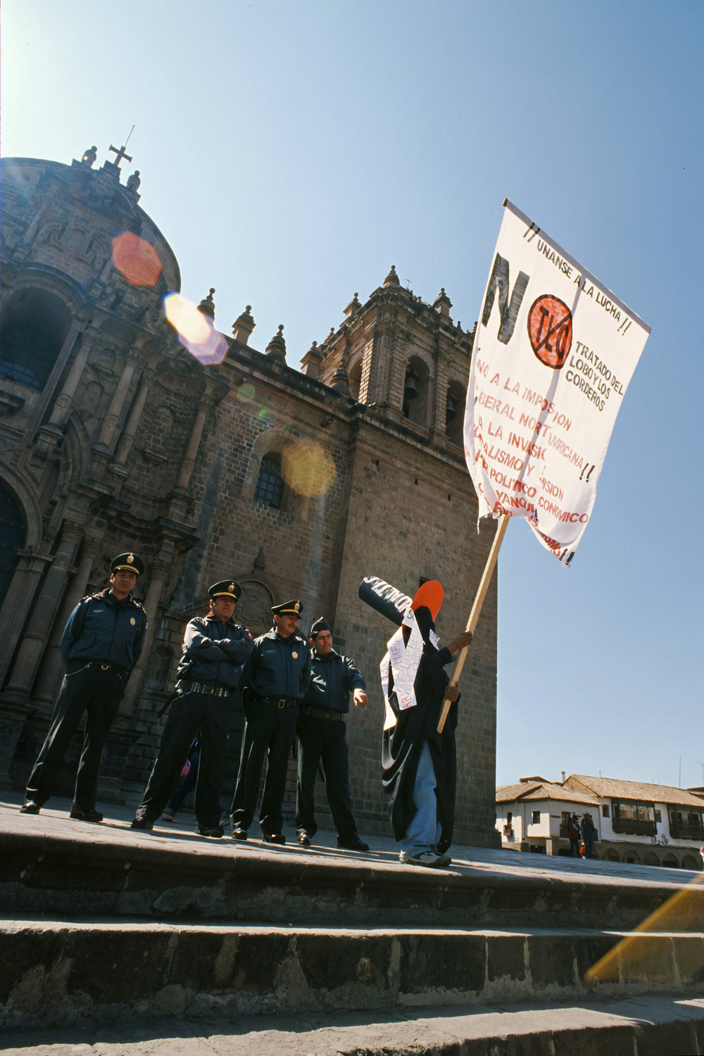 bill-hocker-protest-cusco-peru-2005