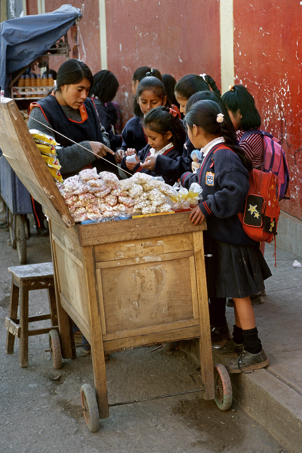 bill-hocker-school-vendor-cusco-peru-2005