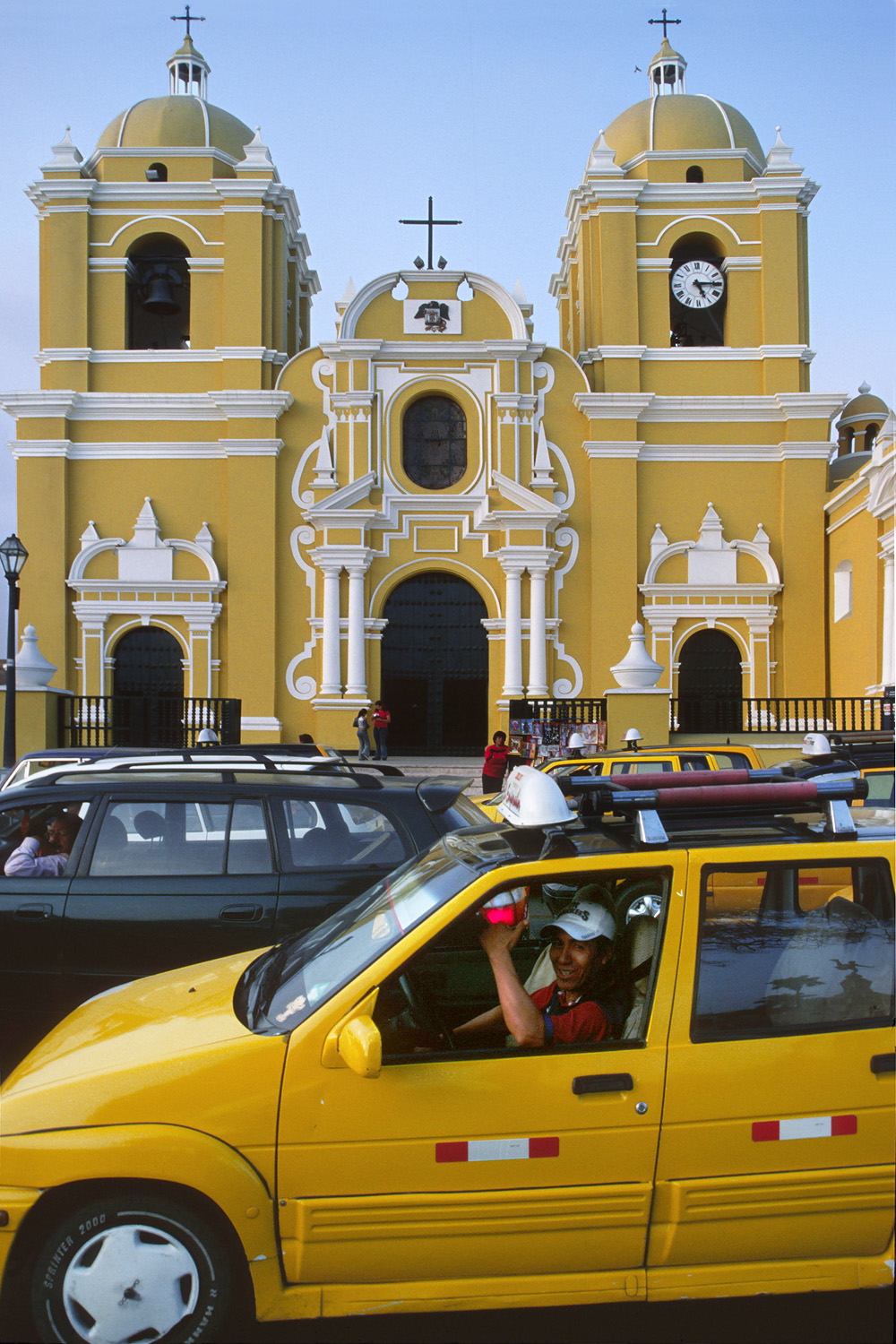 bill-hocker-cathedral-and-taxi-trujillo-peru-2005