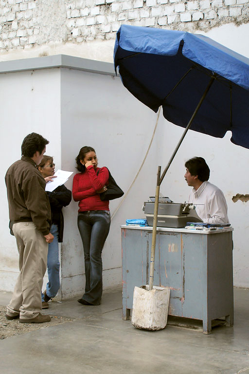 bill-hocker-street-paralegal-trujillo-peru-2005