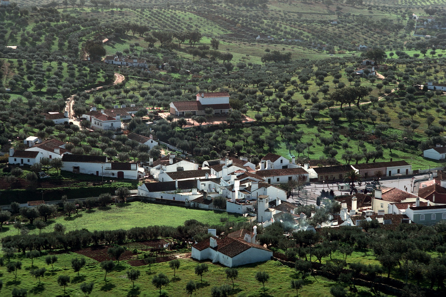 bill-hocker-village-near-evora-portugal-1983