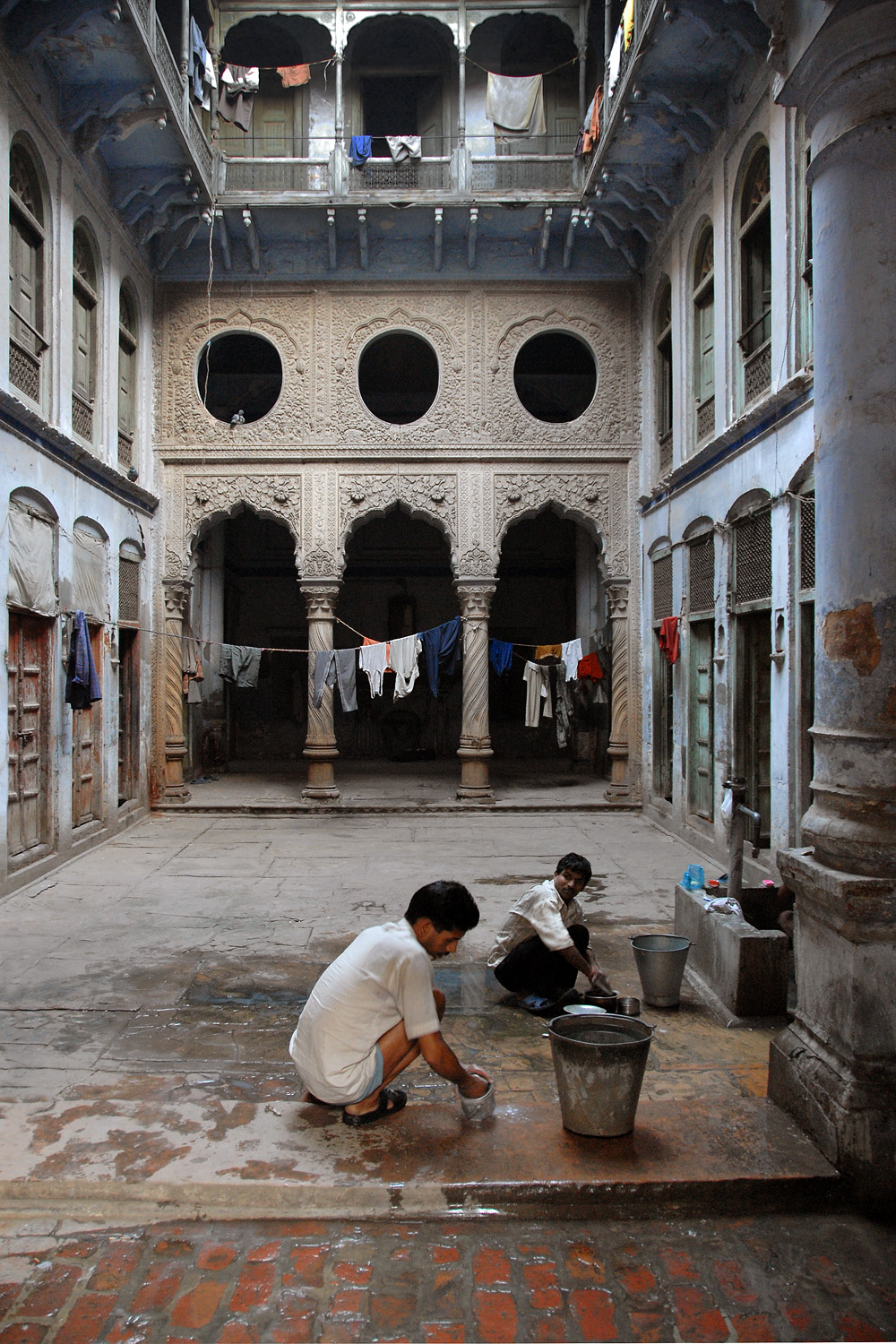 bill-hocker-courtyard-amritsar-india-2006