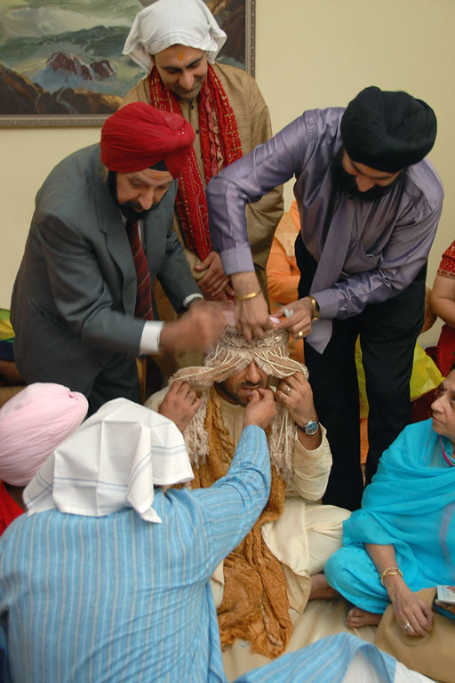 bill-hocker-placing-the-groom's-veil-jalandhar-india-2006