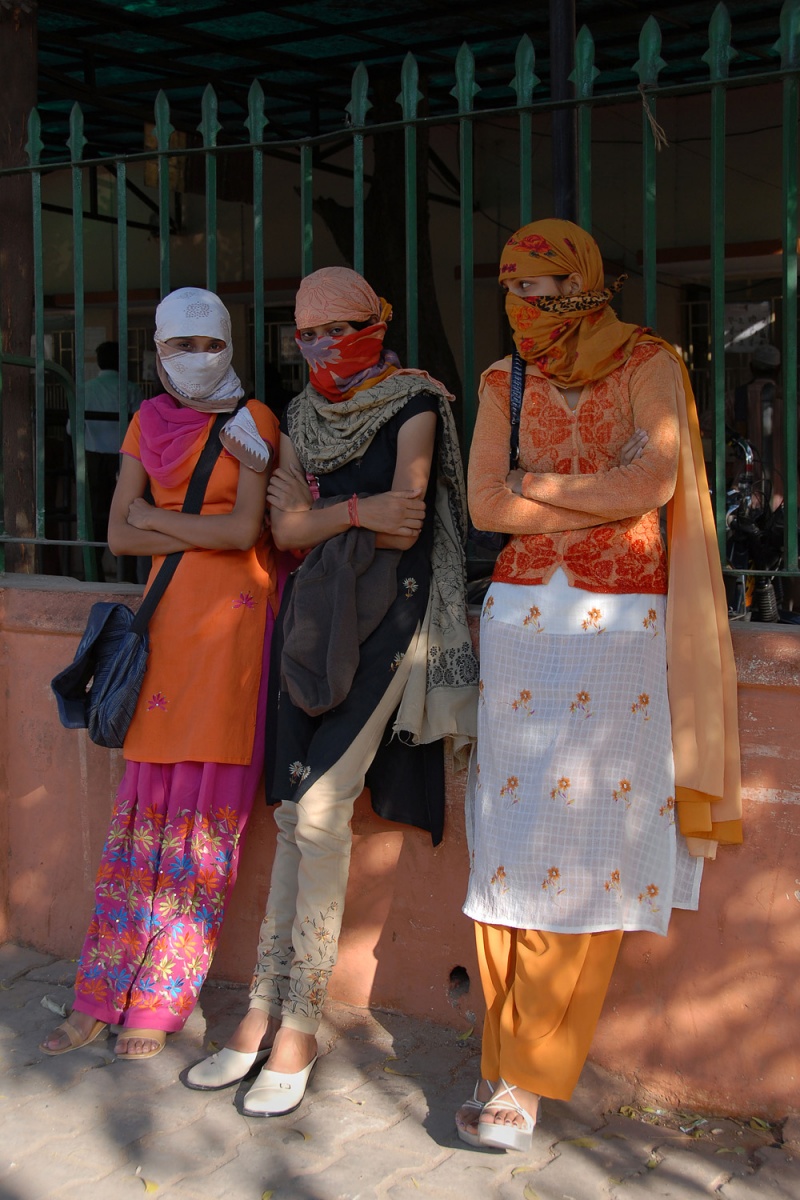 bill-hocker-young-muslim-women-jaipur-india-2006