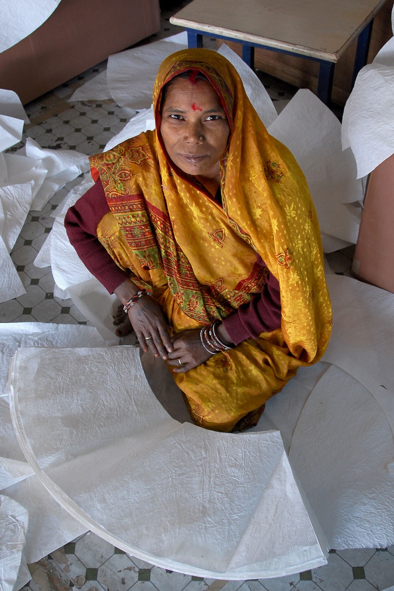 bill-hocker-hand-made-paper-cutter-sanganer-india-2006