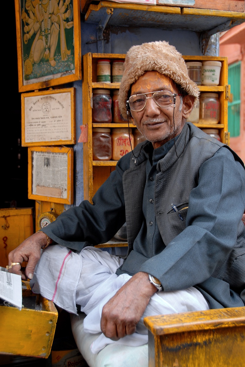 bill-hocker-herbalist-jodhpur-india-2006