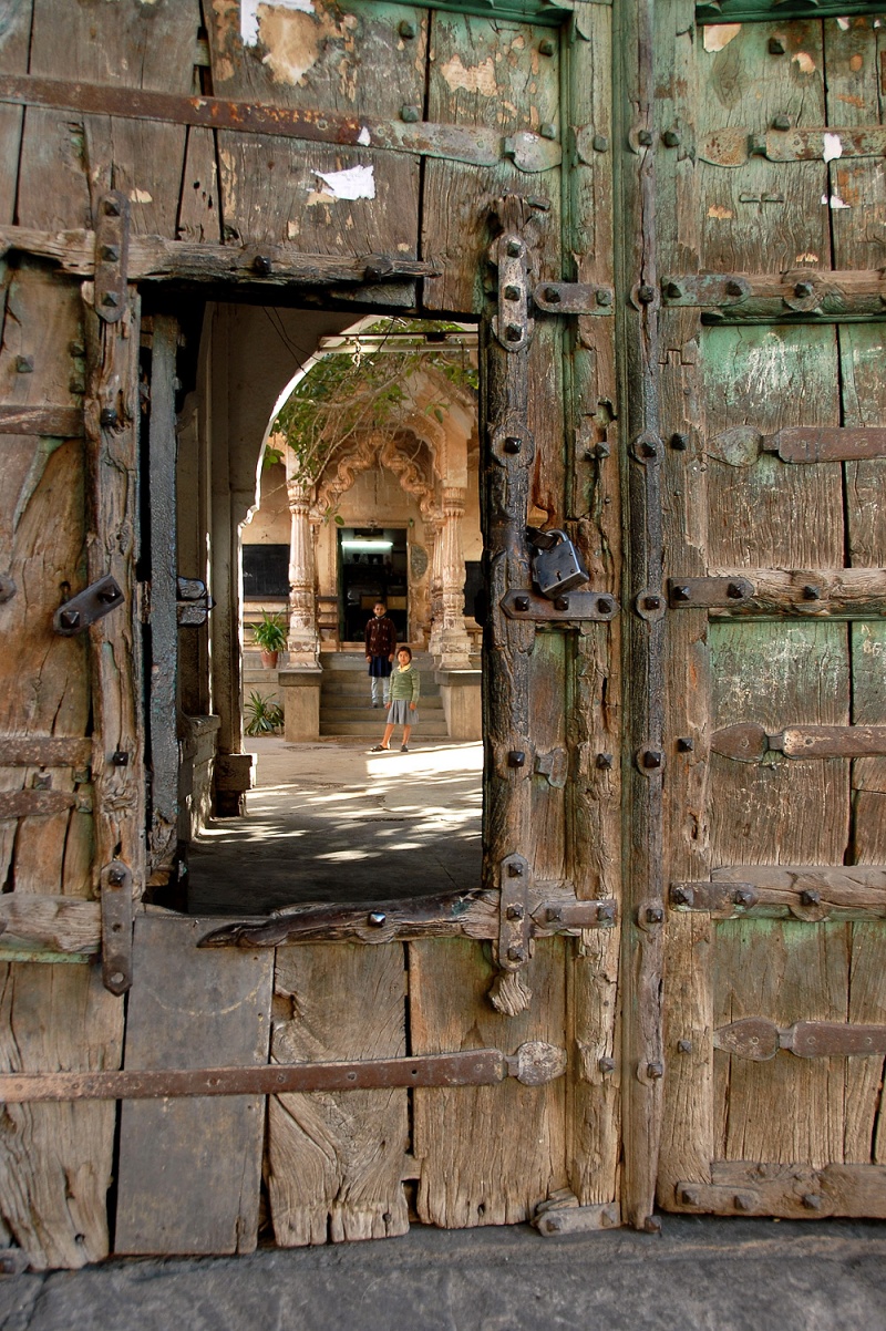 bill-hocker-school-door-jodhpur-india-2006