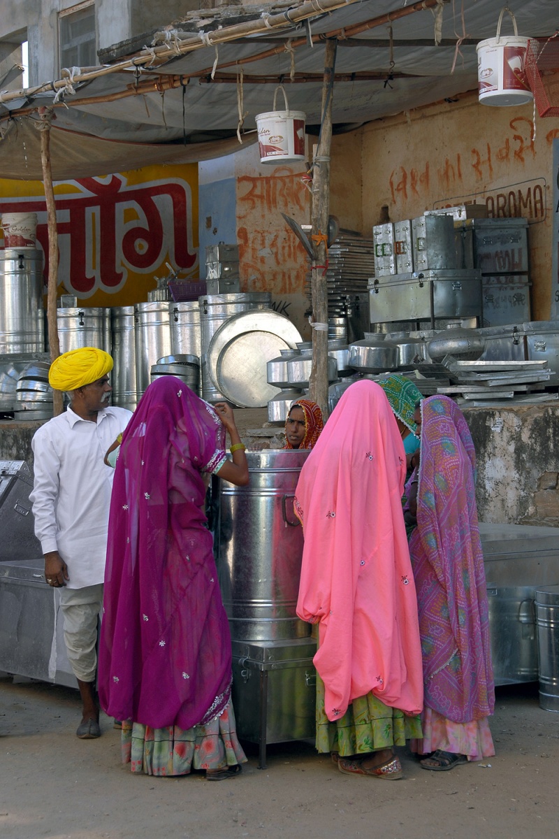 bill-hocker-tinware-merchant-pushkar-india-2006