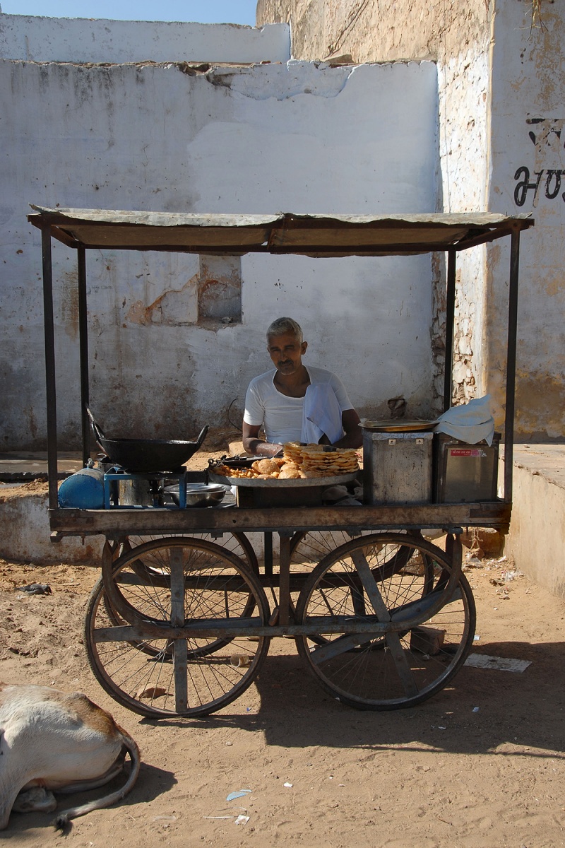 bill-hocker-pastry-vendor-pushkar-india-2006
