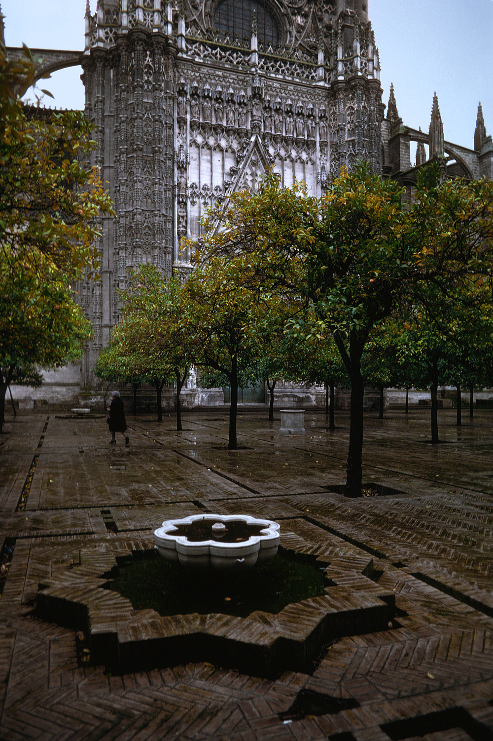 bill-hocker-cathedral-courtyard-sevilla-spain-1983