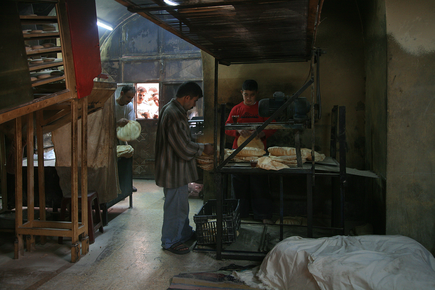 bill-hocker-bakery-interior-aleppo-syria-2008