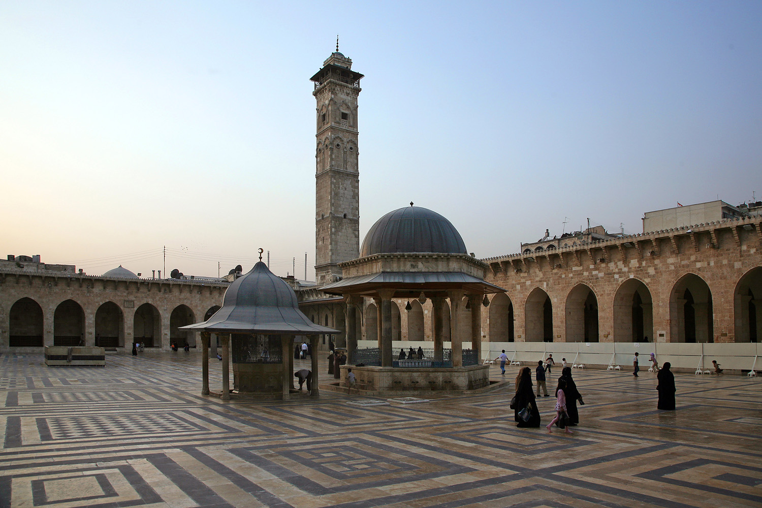 bill-hocker-courtyard-umayyad-mosque-(destroyed-in-2013)-aleppo-syria-2008