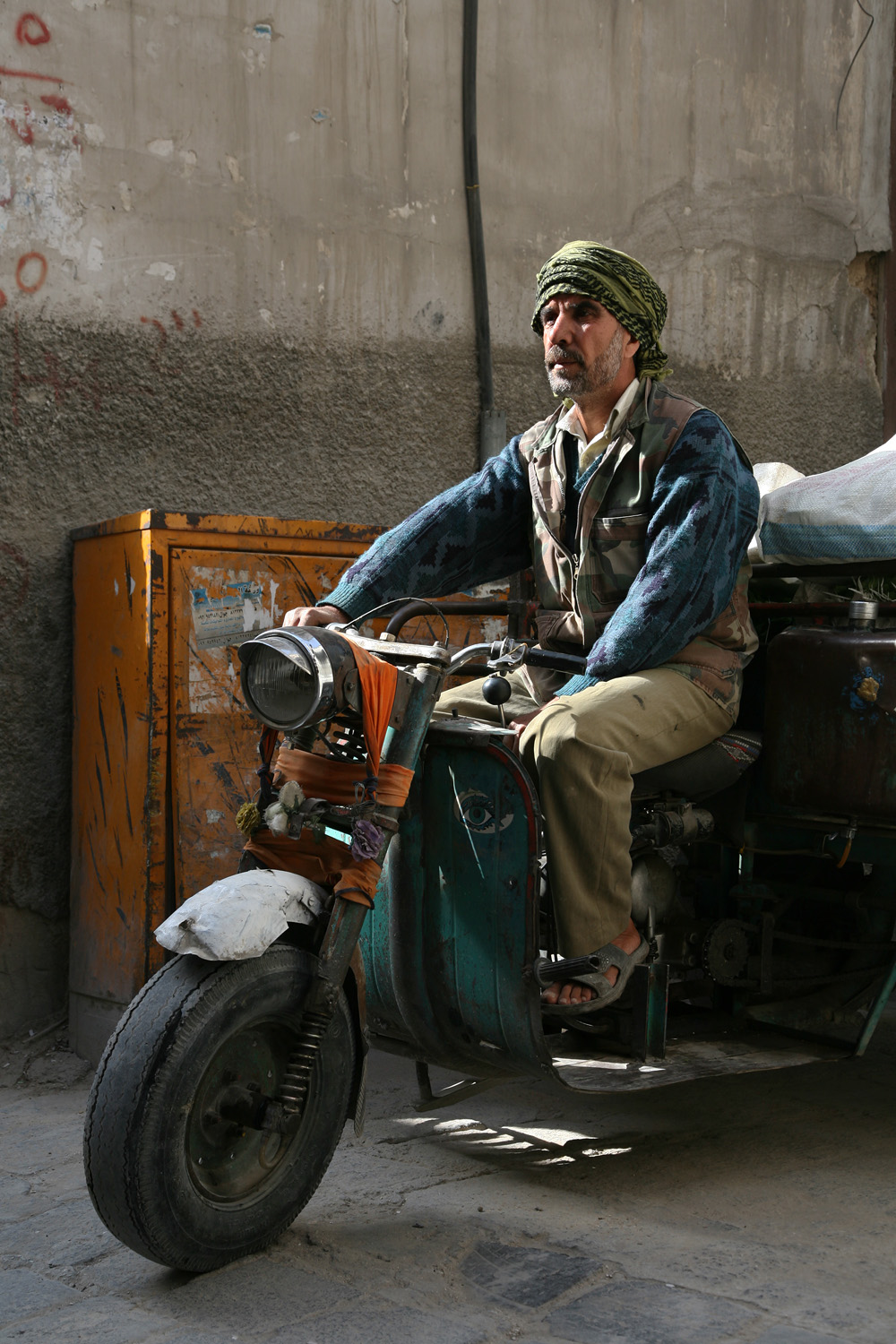 bill-hocker-delivery-man-christian-quarter-damascus-syria-2008