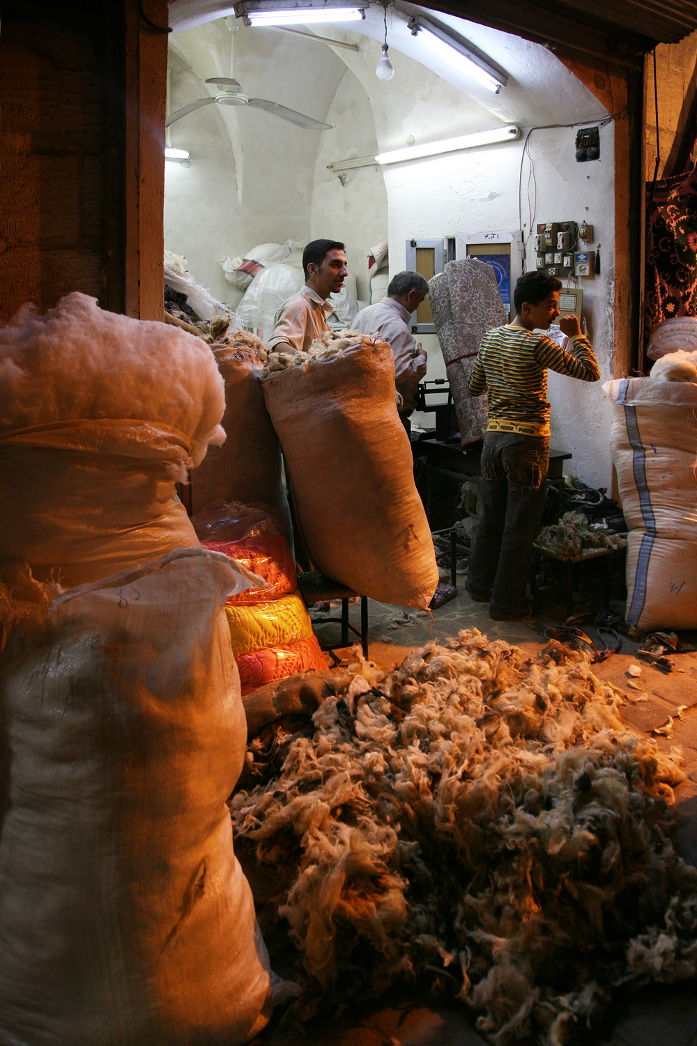 bill-hocker-wool-merchants-al-madina-souq-aleppo-syria-2008