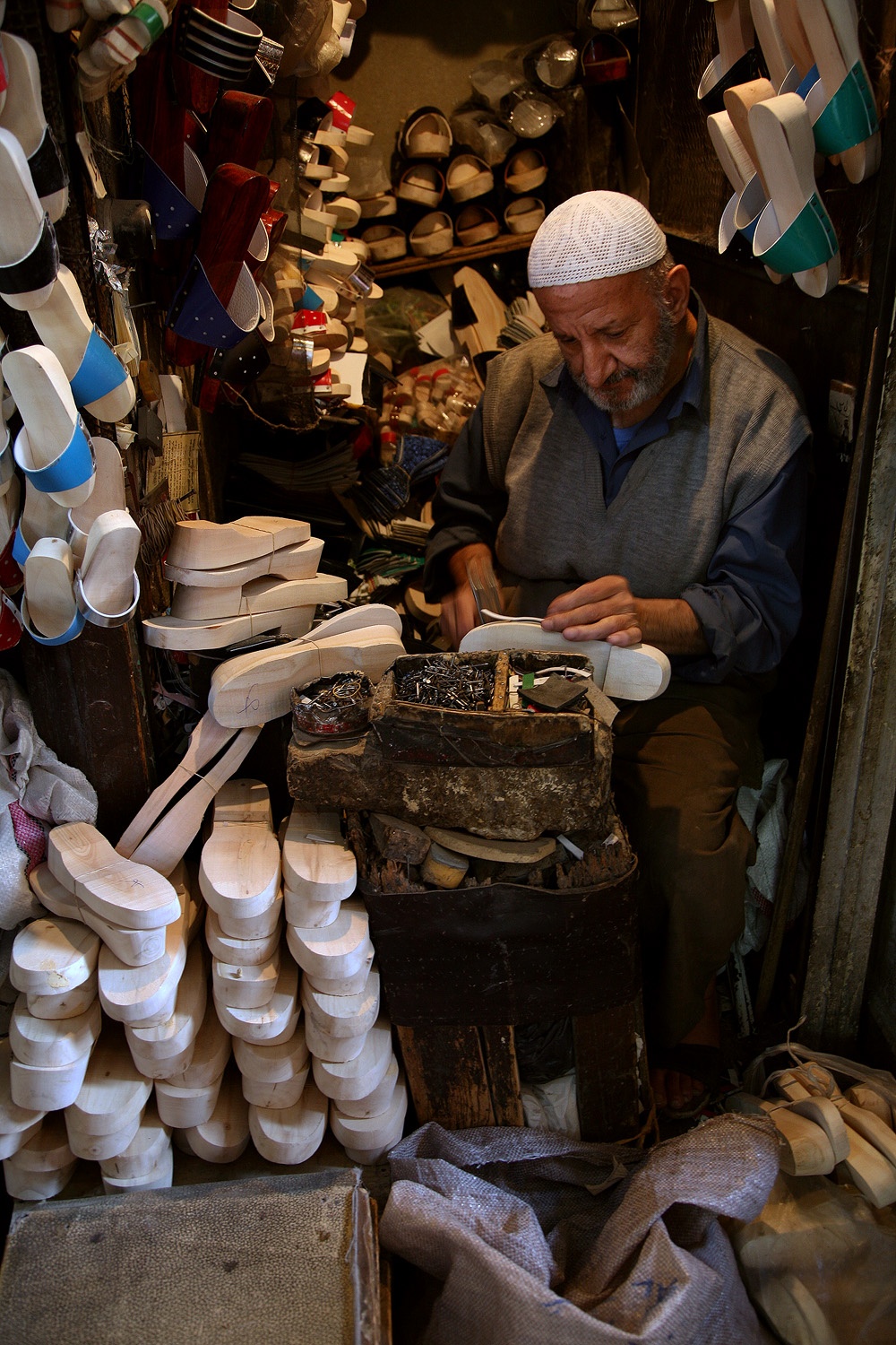 bill-hocker-cobbler-al-hamidiyah-souq-damascus-syria-2008