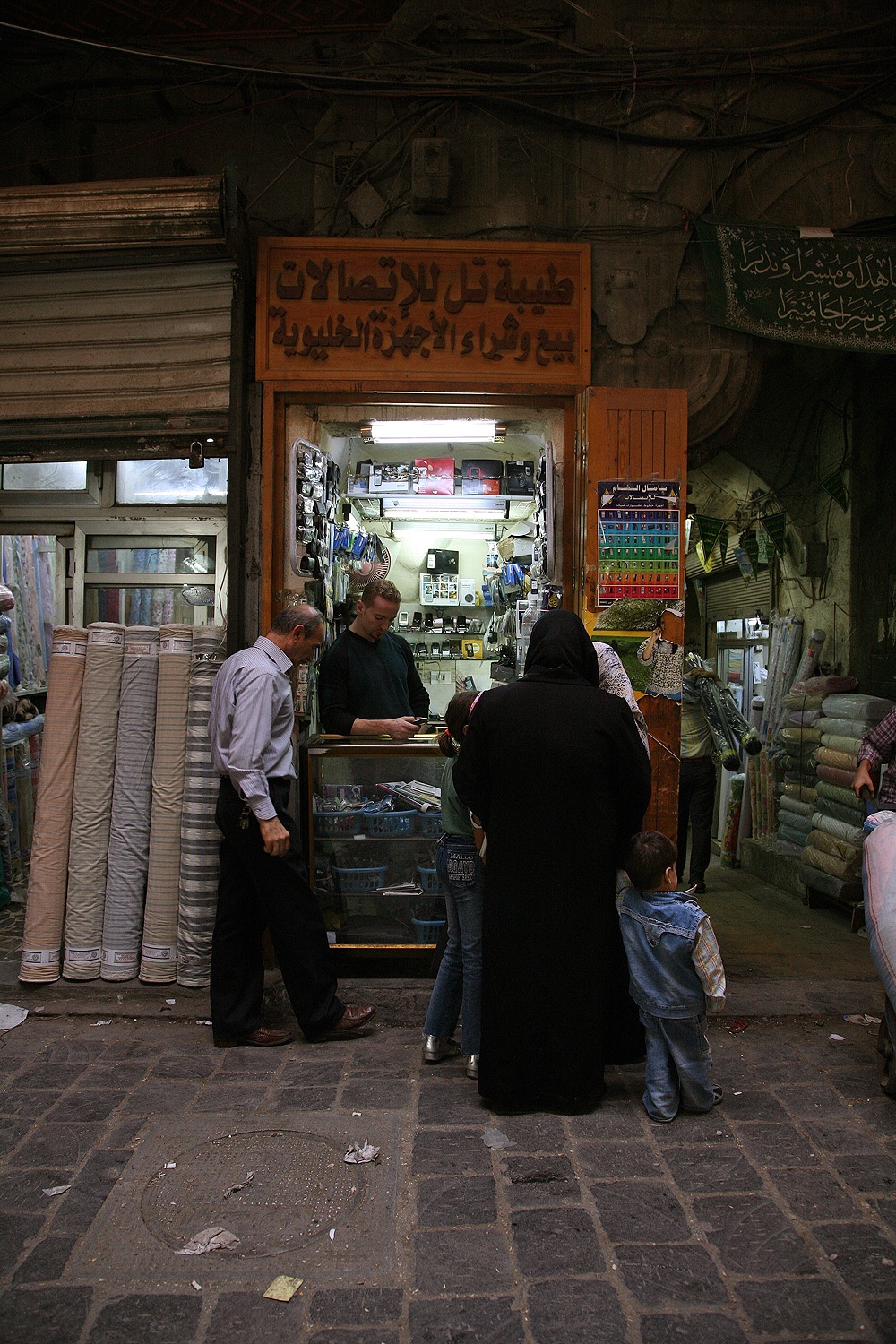 bill-hocker-electronics-store-al-madina-souq-aleppo-syria-2008