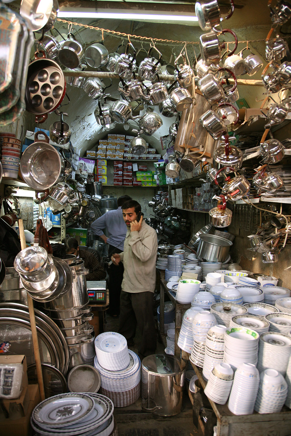 bill-hocker-kitchen-ware-al-madina-souq-aleppo-syria-2008