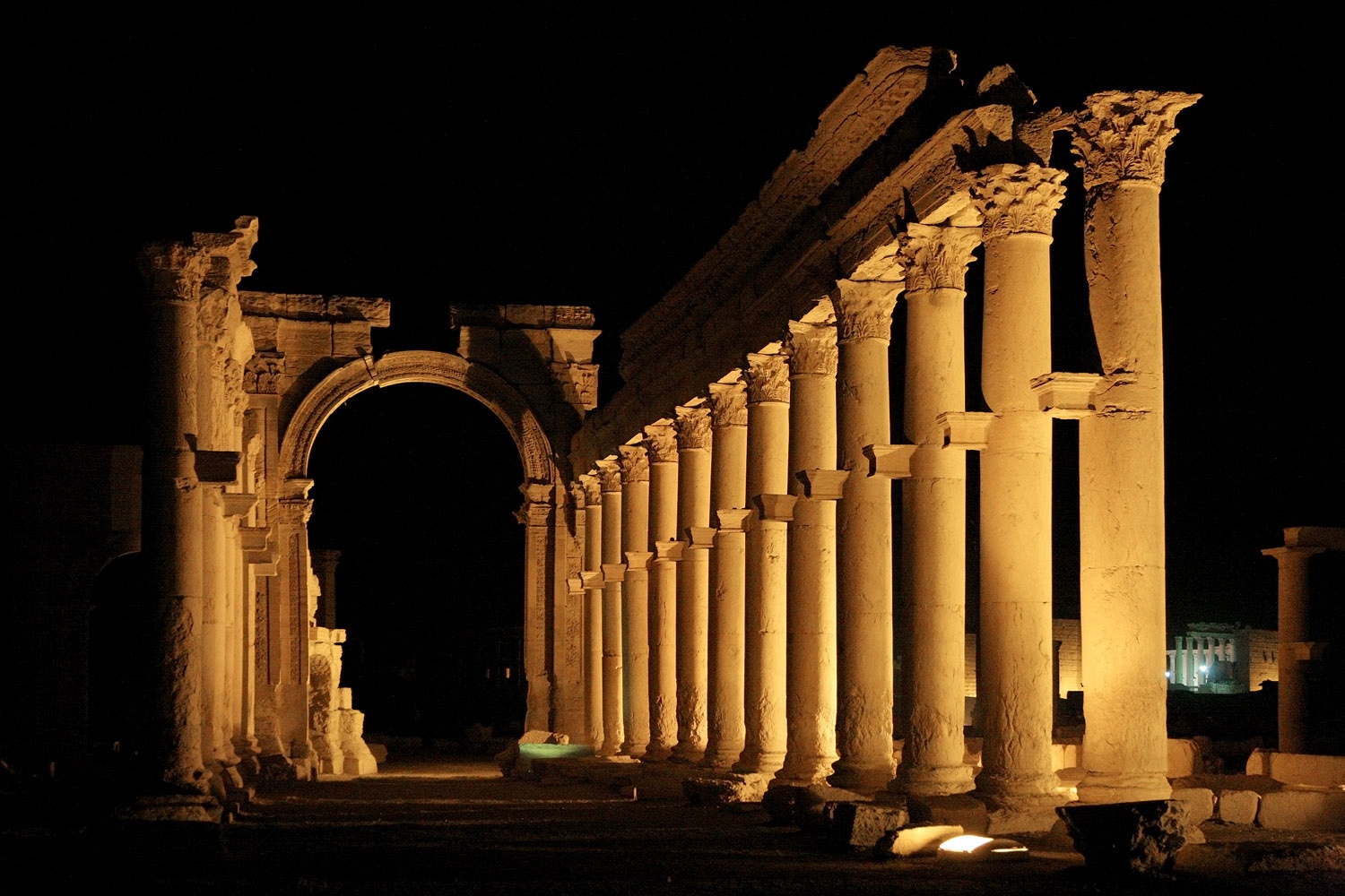 bill-hocker-the-decumanus-and-arch-of-triumph-(destroyed-2015)-palmyra-syria-2008