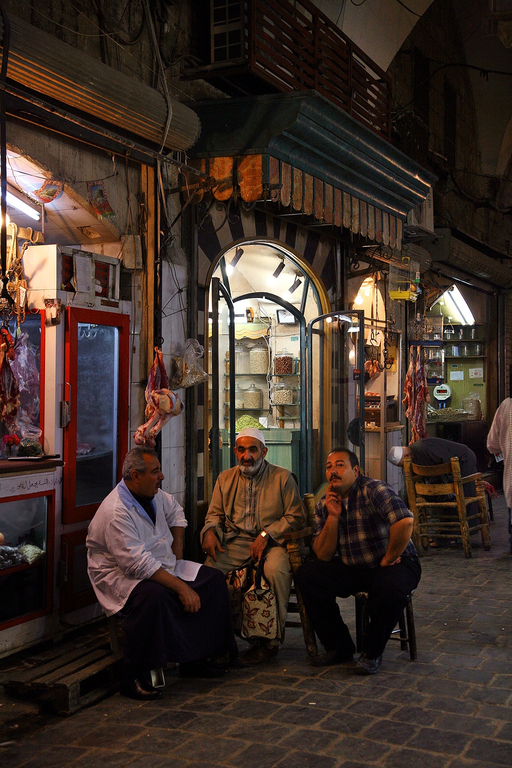 bill-hocker-shop-vendors-al-madina-souq-aleppo-syria-2008