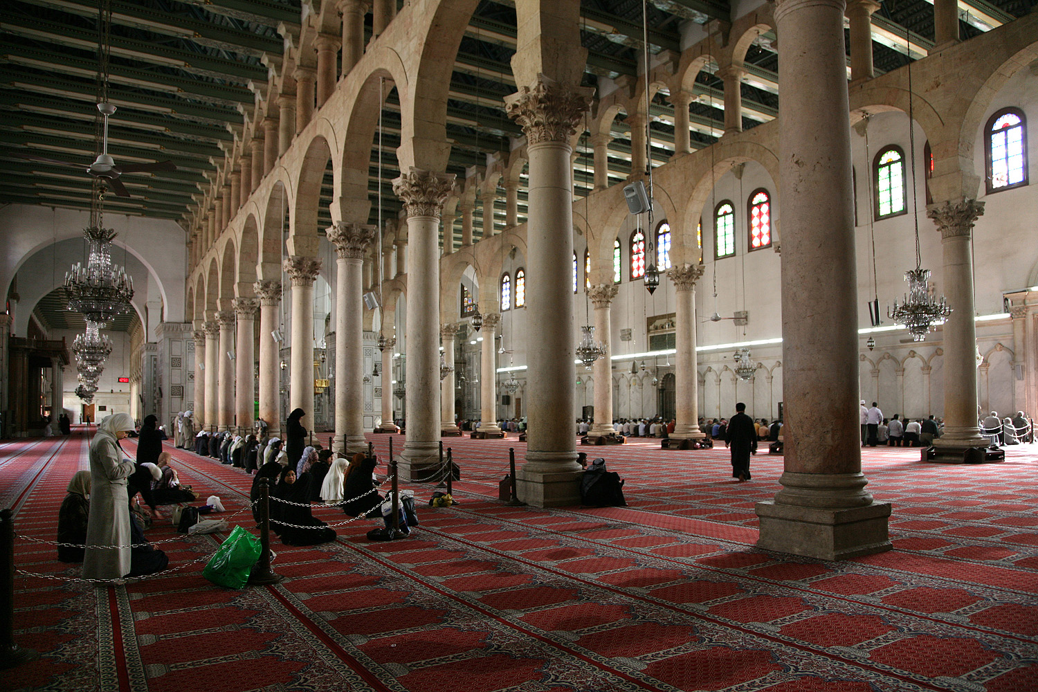 bill-hocker-women-at-prayer-masjid-umayyad-mosque-damascus-syria-2008