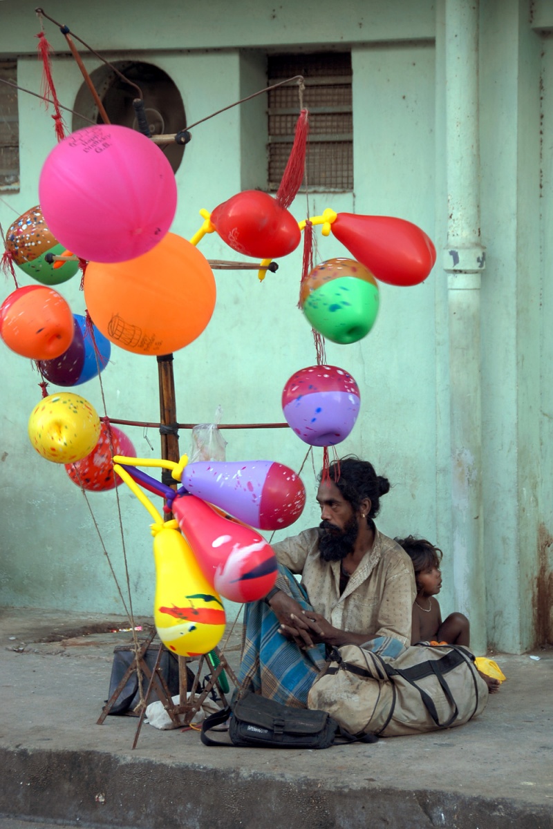 bill-hocker-balloon-vendor-pondicherry-india-2007