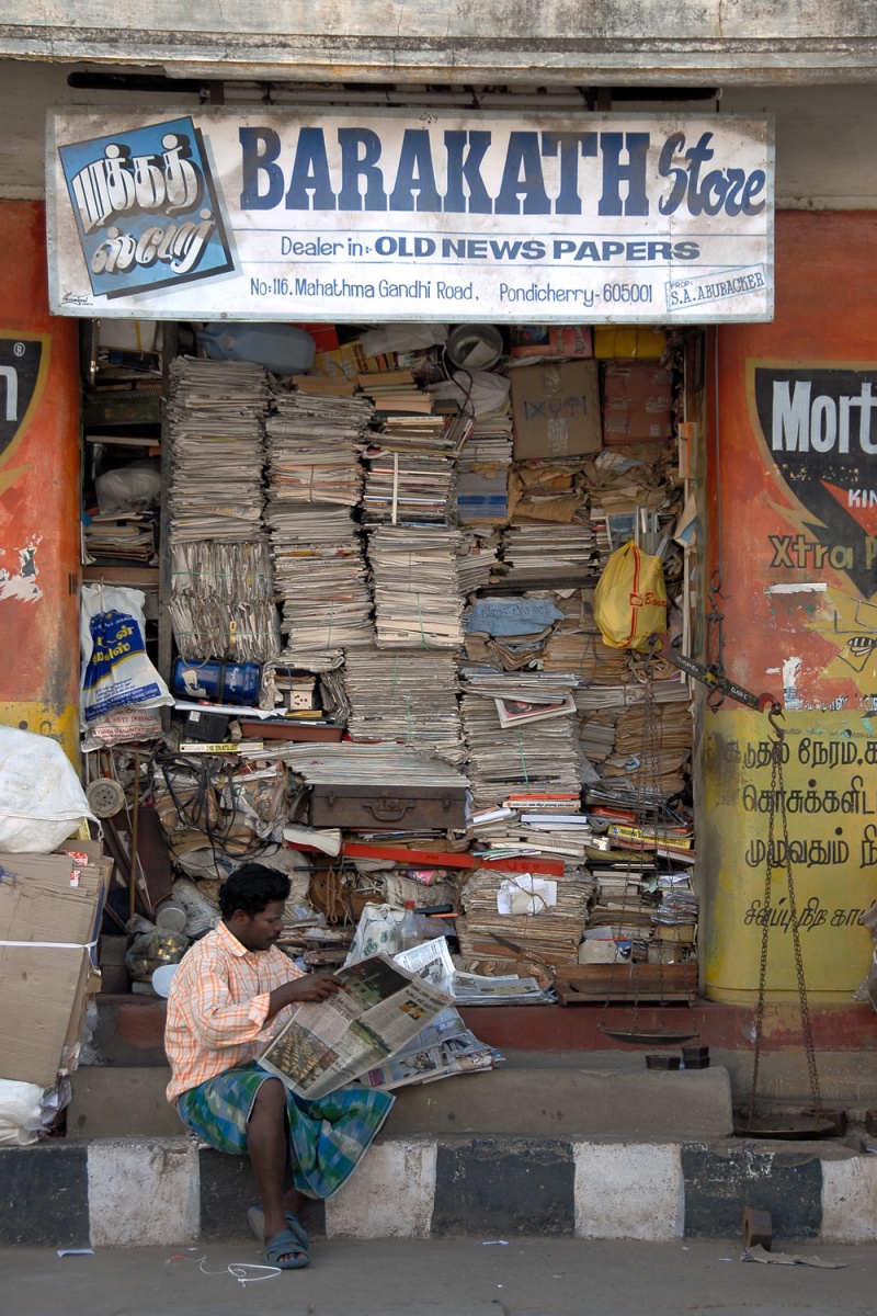 bill-hocker-old-newspaper-vendor-pondicherry-india-2007