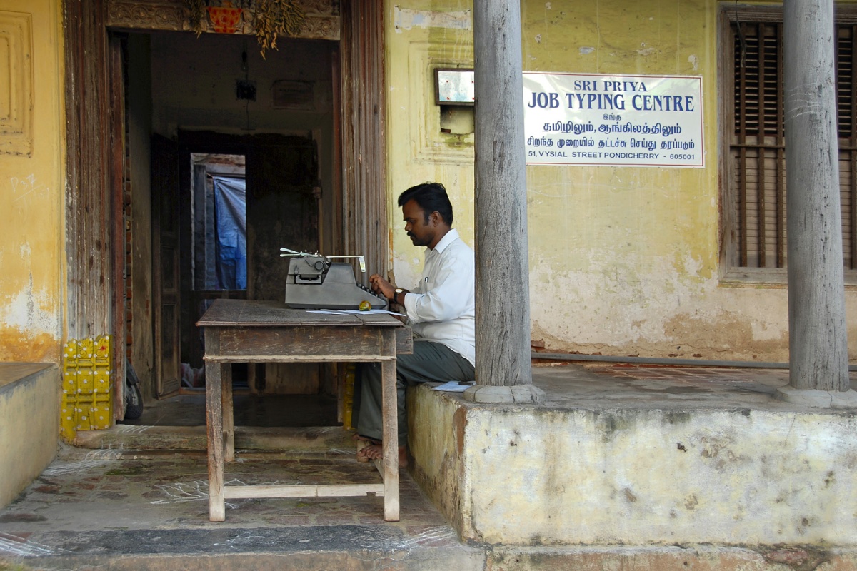 bill-hocker-typing-centre-pondicherry-india-2007