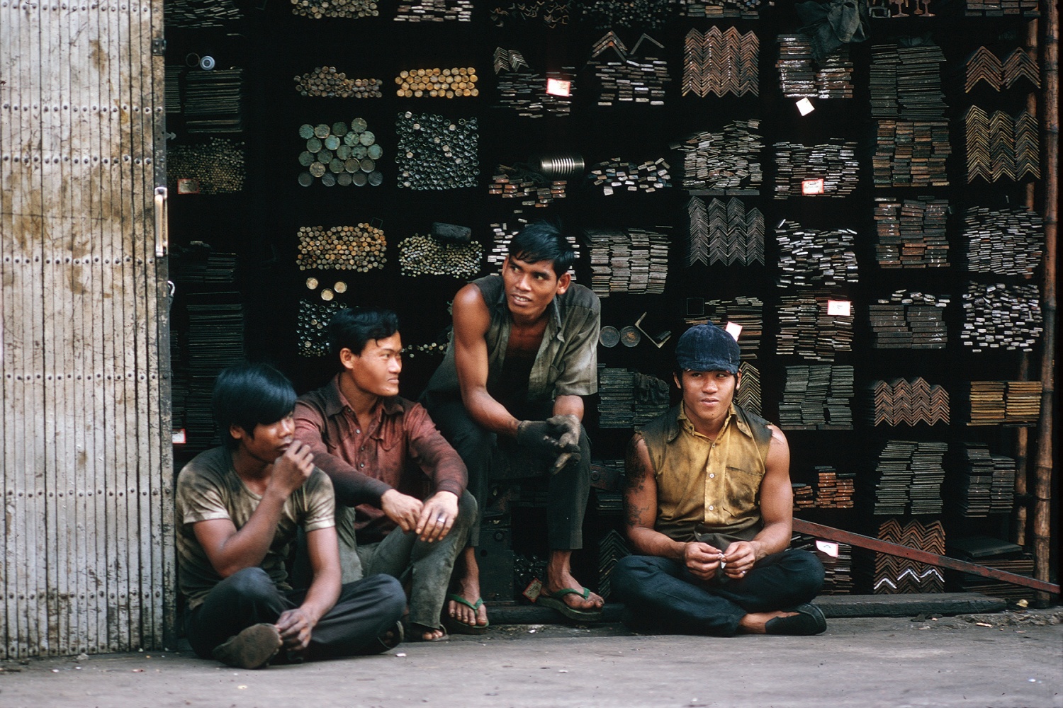 bill-hocker-steel-workers-bankok-thailand-1974