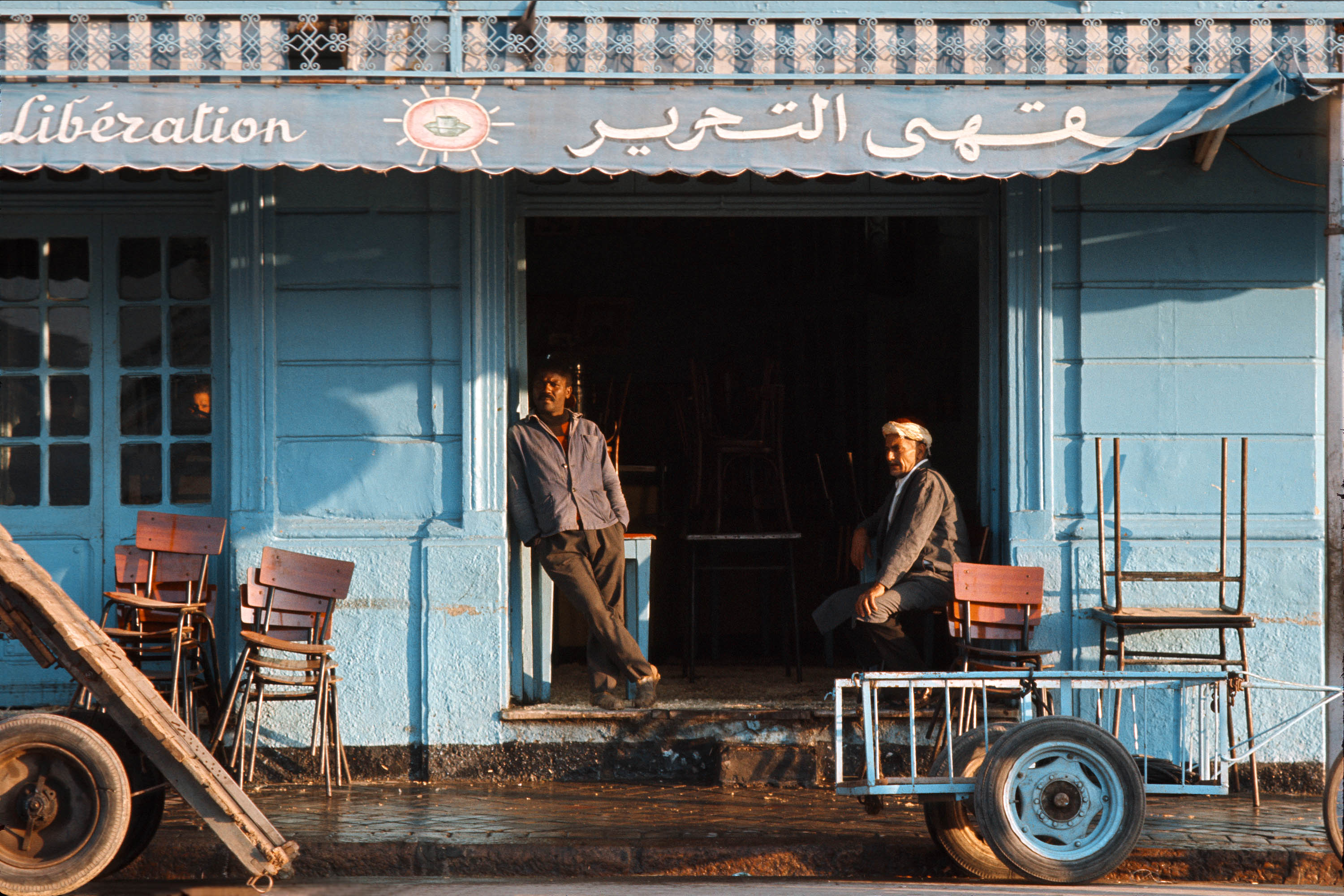 bill-hocker-café-libération-tunis-tunisia-1972