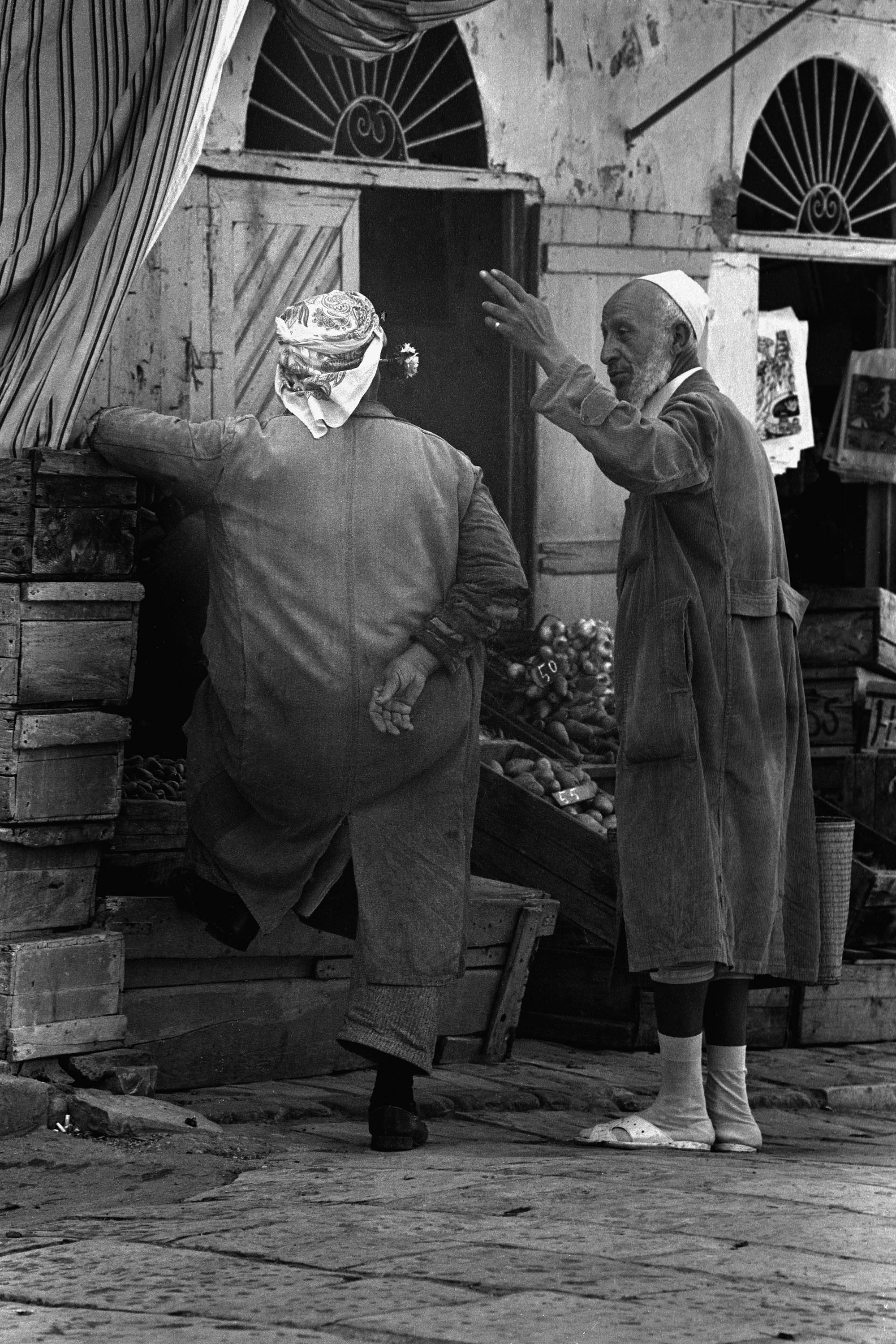 bill-hocker-merchants-sidi-bou-saïd-tunisia-1972