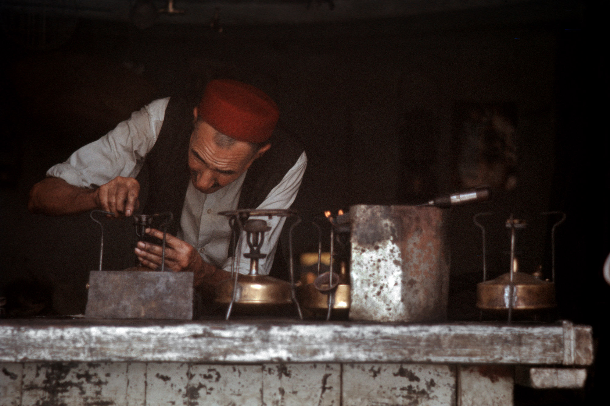 bill-hocker-stove-repair-tunis-tunisia-1972