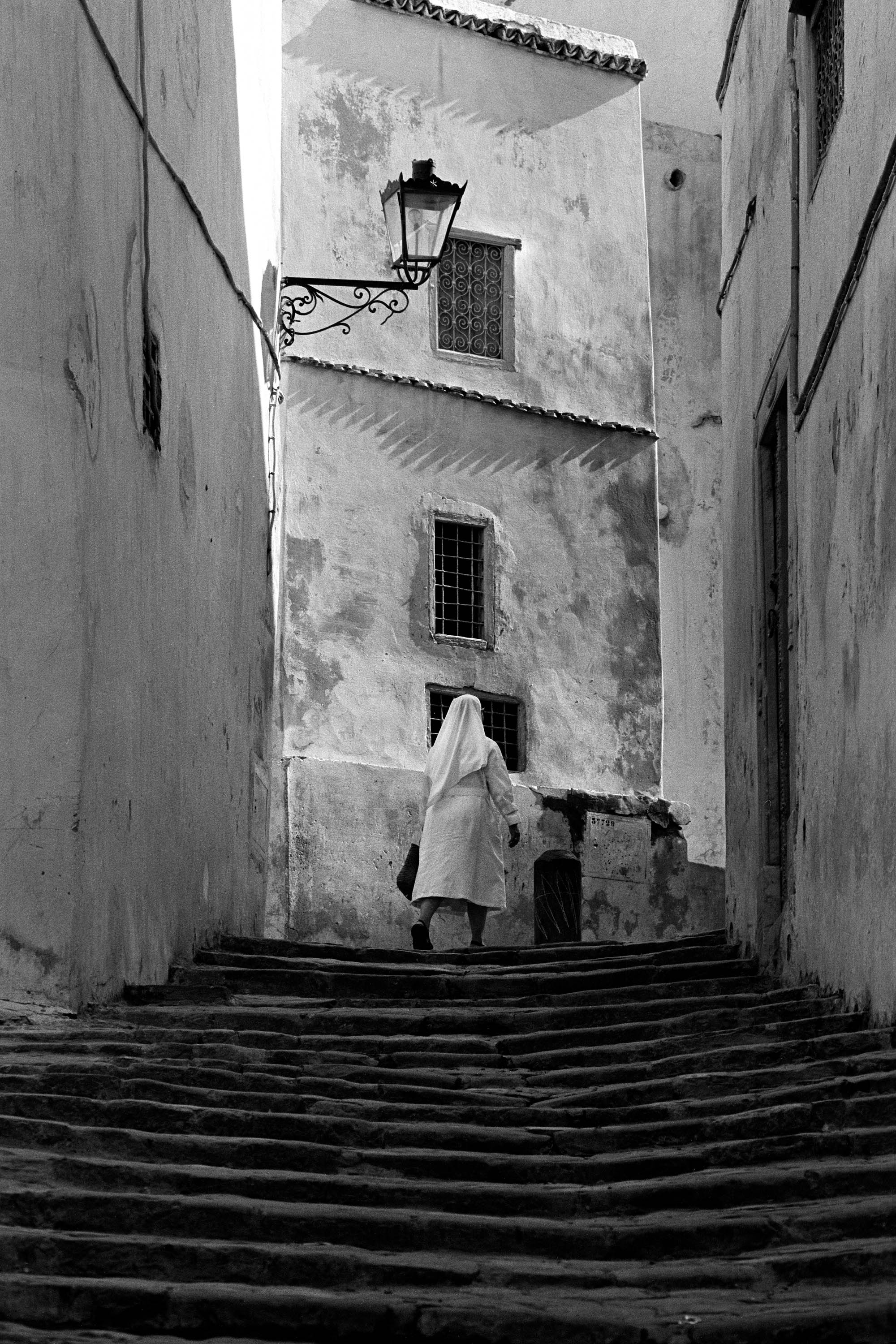 bill-hocker-visiting-nun-sidi-bou-said-tunisia-1972