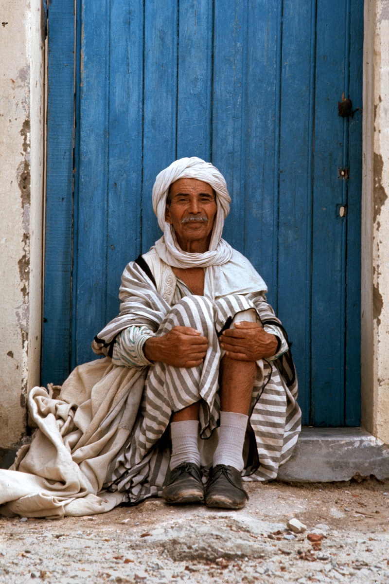 bill-hocker-bus-stop-near-sbeitla-tunisia-1972