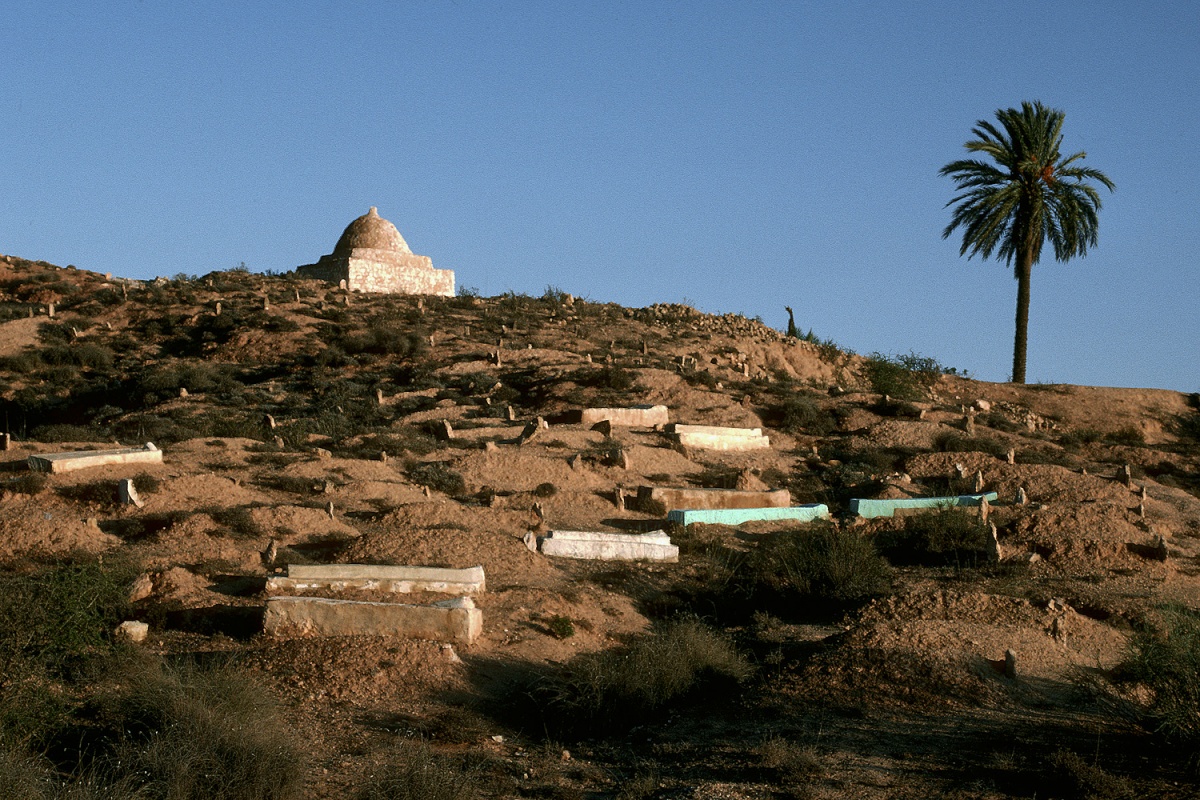 bill-hocker-cemetery-southern-tunisia-1994
