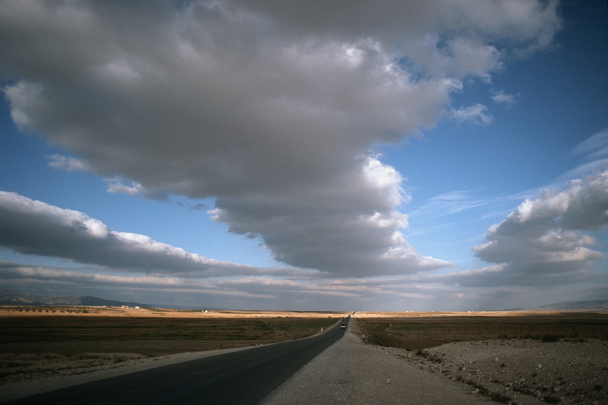 bill-hocker-highway-near-sbeitla-tunisia-1994
