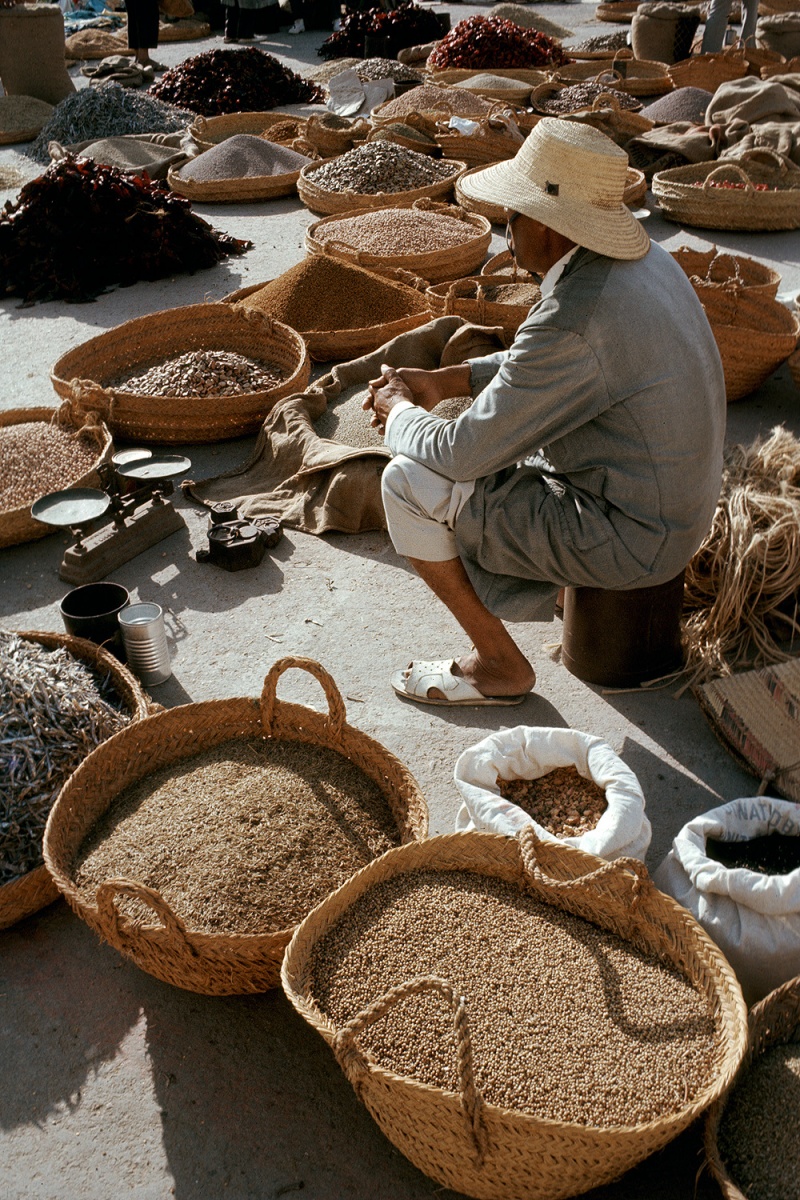 bill-hocker-weekly-market-le-kef-tunisia-1972