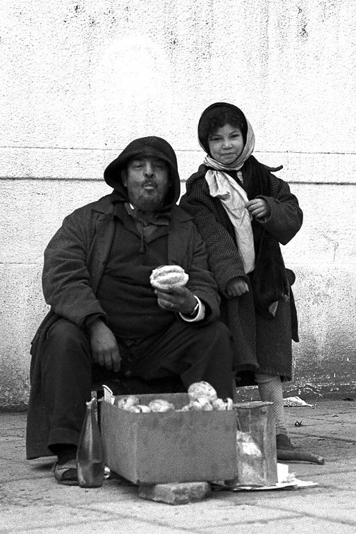 bill-hocker-cassecroute-vendor-tunis-tunisia-1972