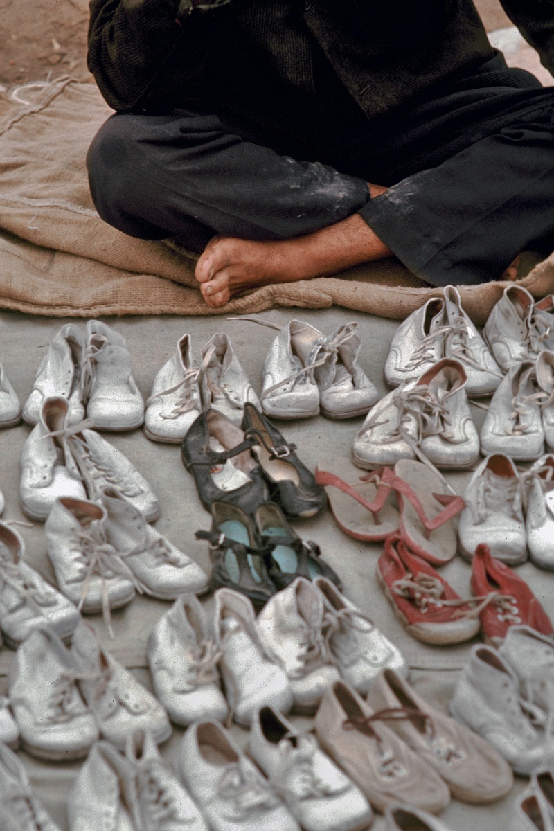 bill-hocker-shoe-salesman-gafsa-anhui-tunisia-1972
