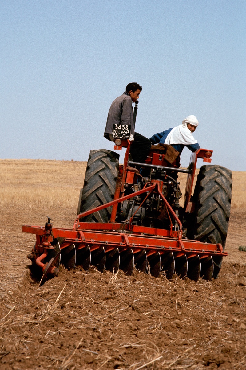 bill-hocker-tractor-near-le-kef-tunisia-1972