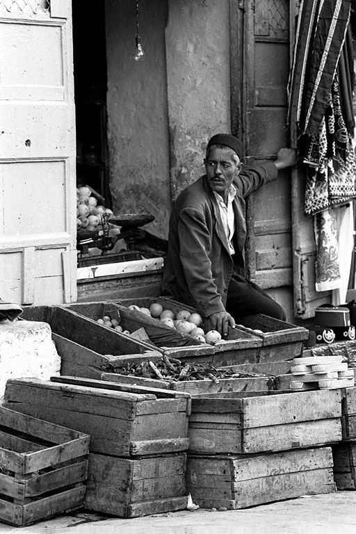 bill-hocker-vegetables-sidi-bou-said-tunisia-1972