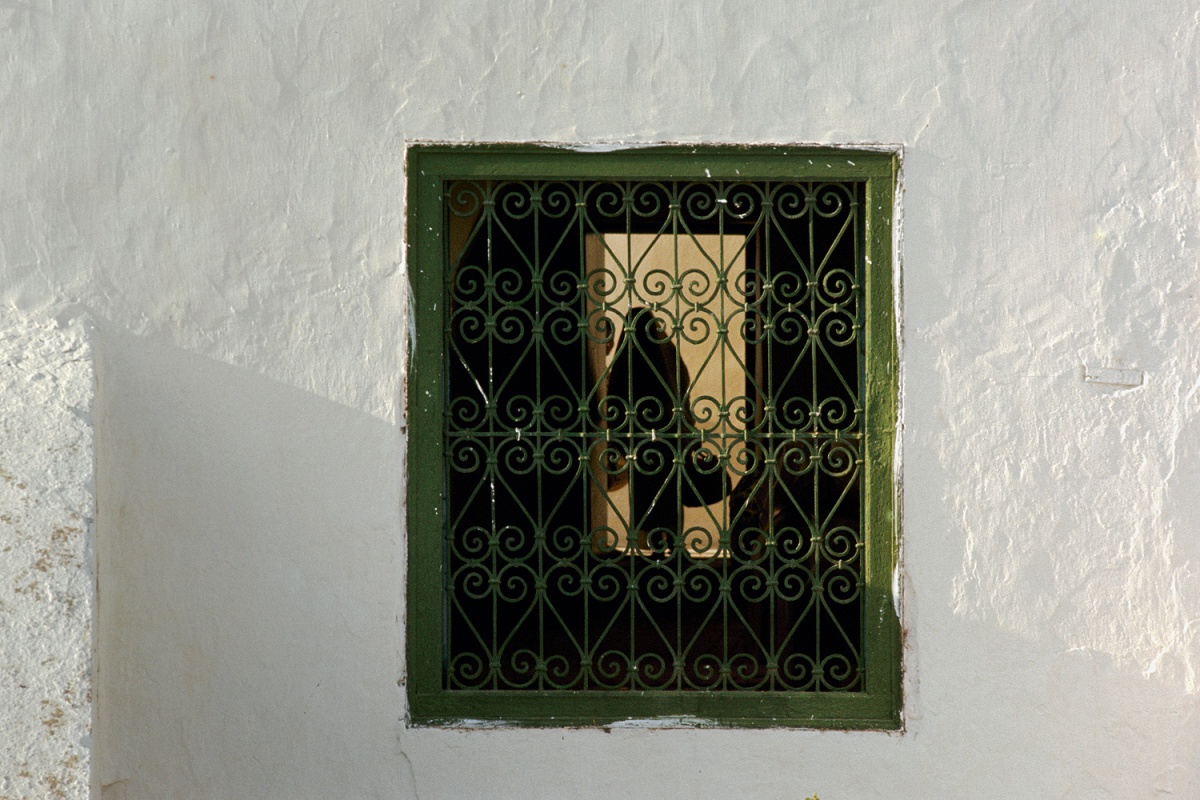 bill-hocker-mosque-window-sidi-bou-saïd-tunisia-1971